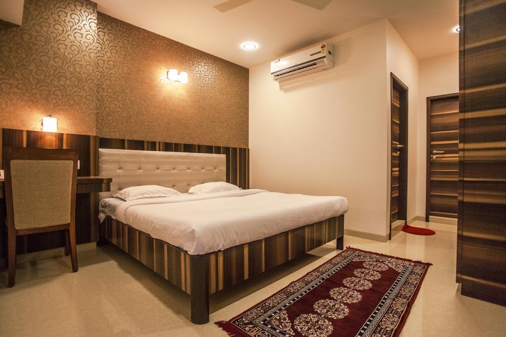 Hotel Sai Moreshwar Širdi Pokoj fotografie
